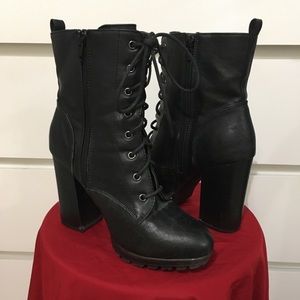 Heeled Black Zipper Boots